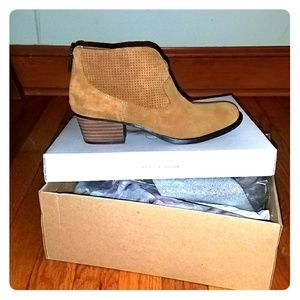 NWB - 7.5 Jessica Simpson Booties